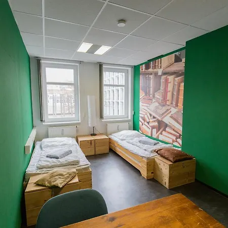 Unschlagbar Hostel *
